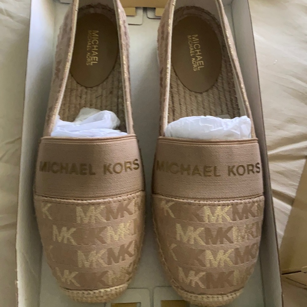 Michael Kors brand new in box never worn Vicky Espadrille camel Color metallic